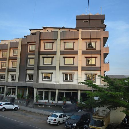 R Empire Revtree Hotel Dāvangere Exterior photo