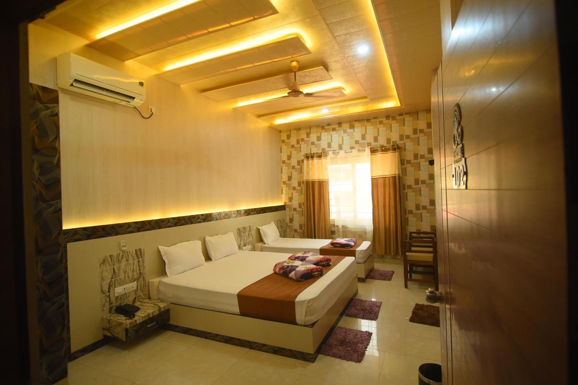 R Empire Revtree Hotel Dāvangere Exterior photo