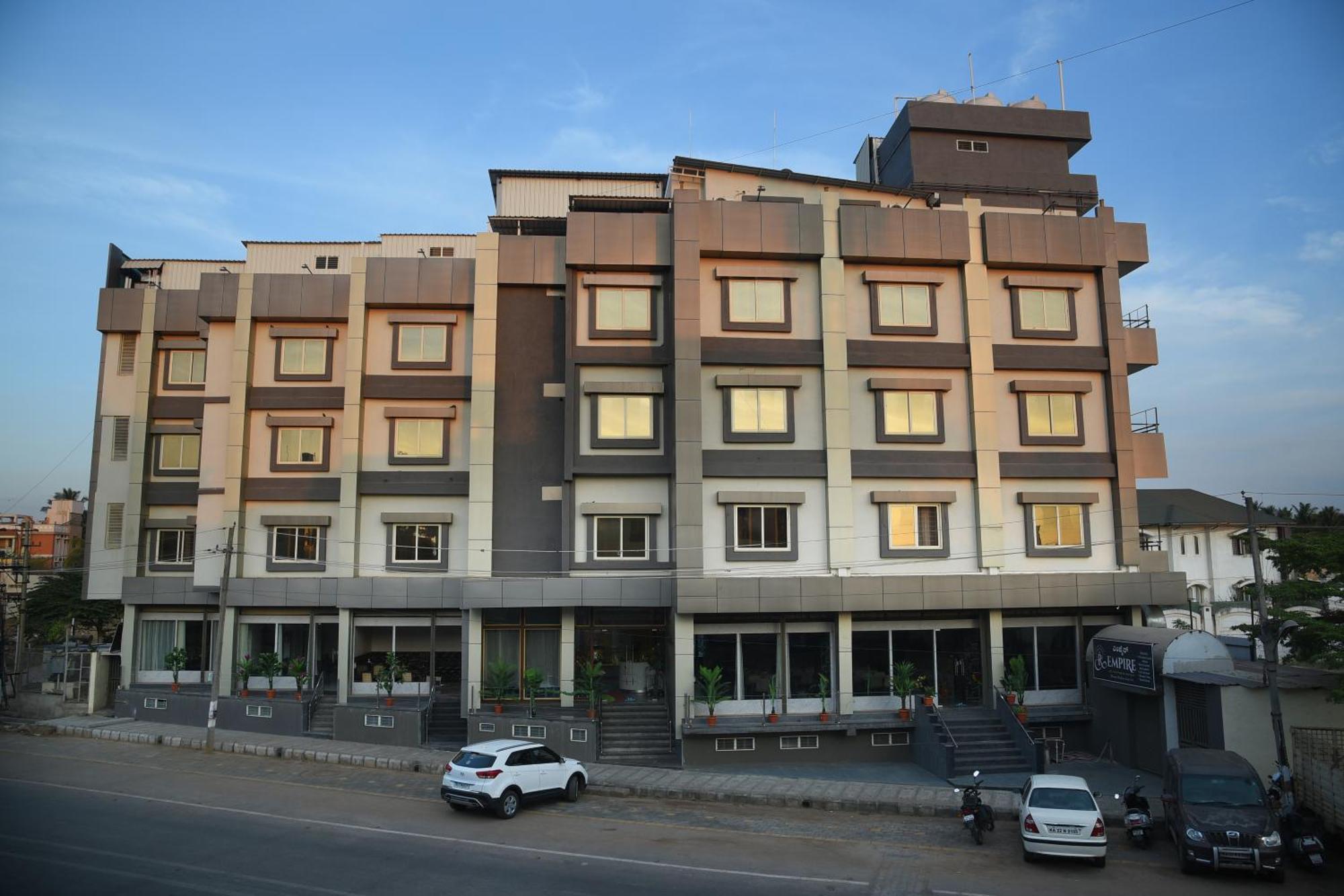 R Empire Revtree Hotel Dāvangere Exterior photo