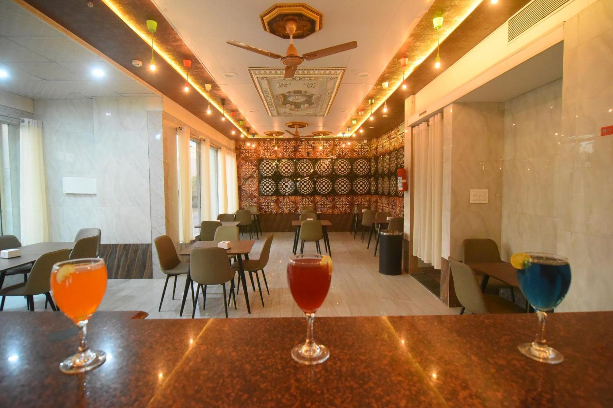 R Empire Revtree Hotel Dāvangere Exterior photo
