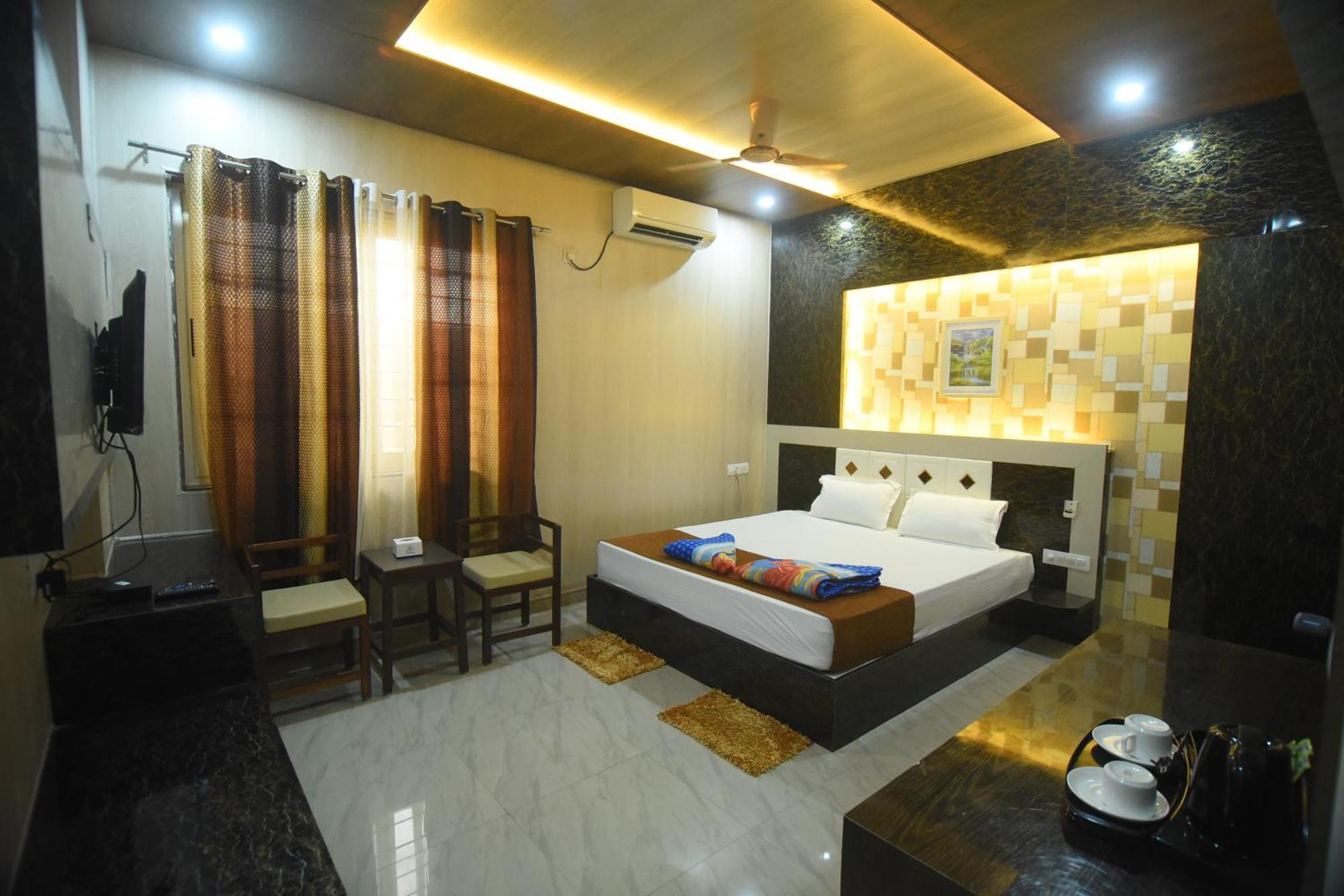 R Empire Revtree Hotel Dāvangere Exterior photo