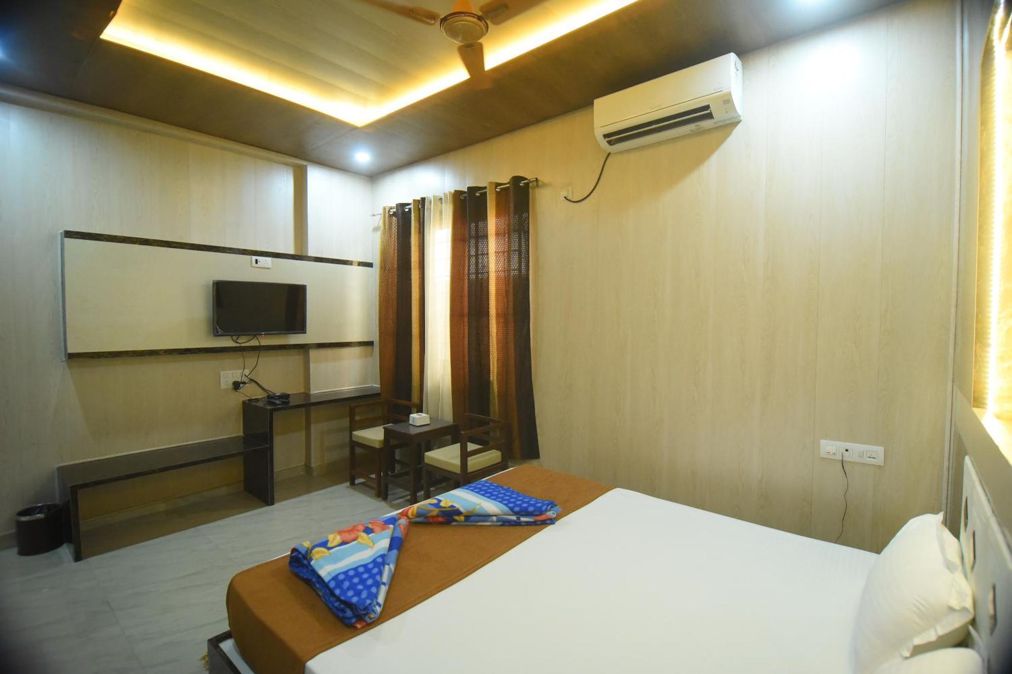 R Empire Revtree Hotel Dāvangere Exterior photo