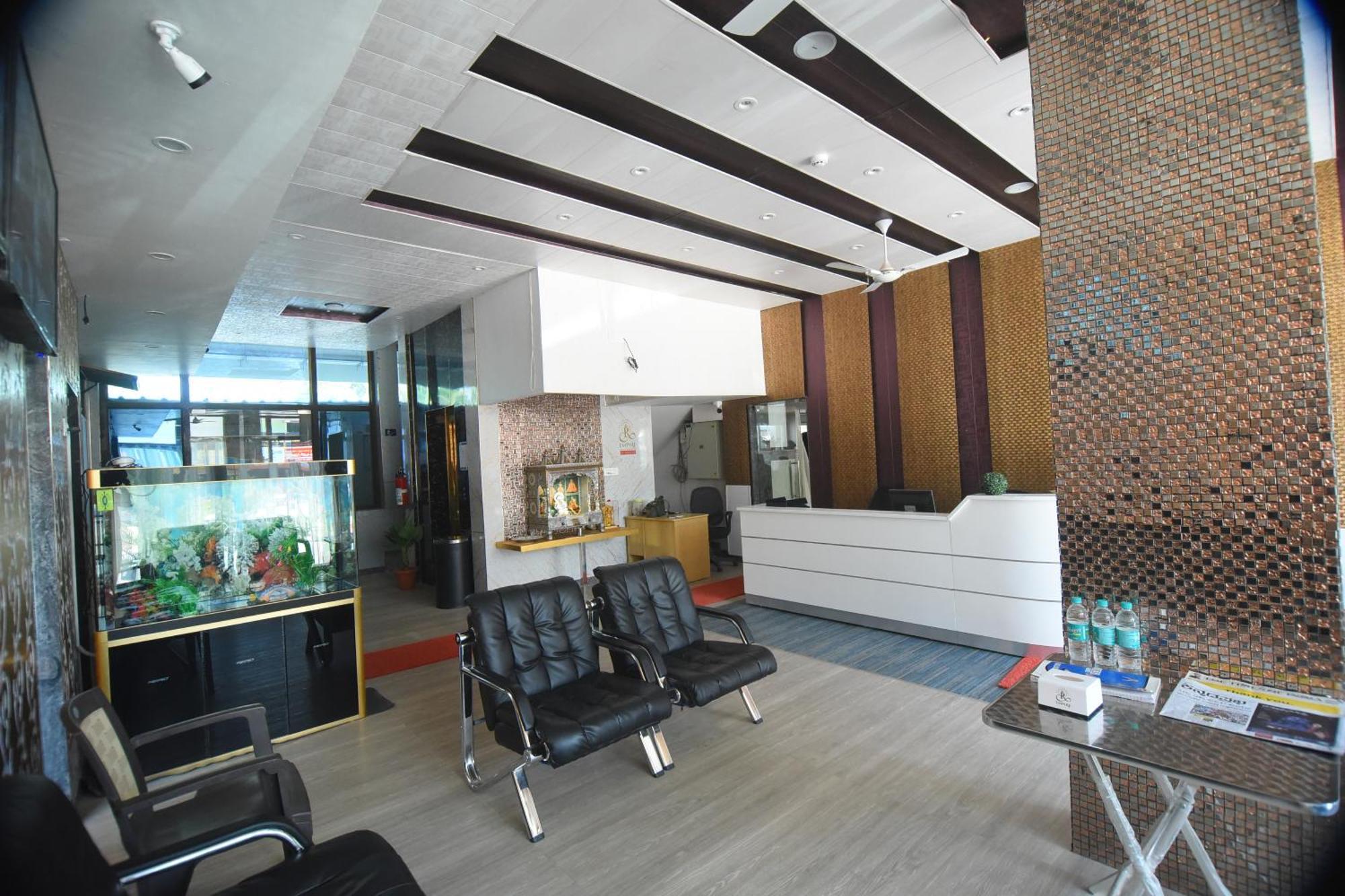 R Empire Revtree Hotel Dāvangere Exterior photo