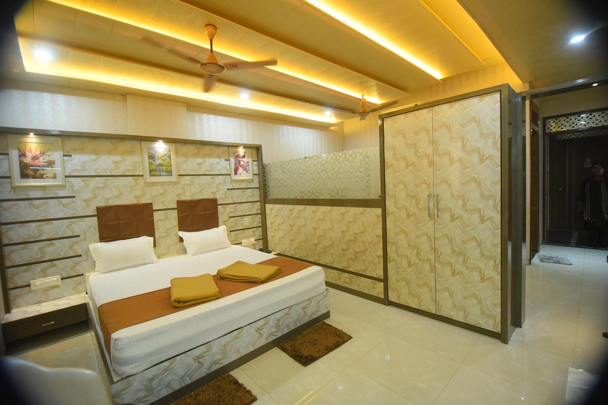 R Empire Revtree Hotel Dāvangere Exterior photo