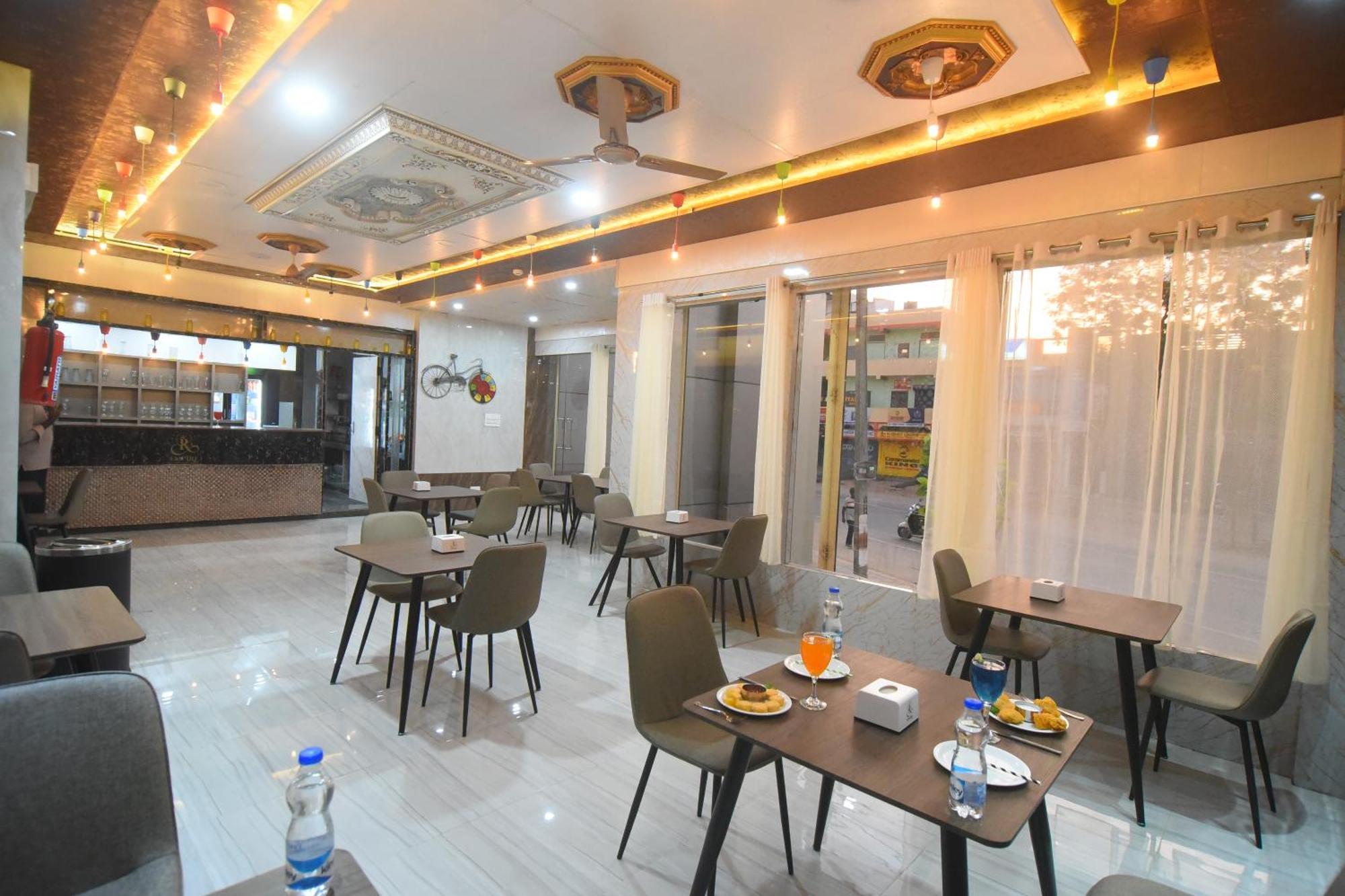 R Empire Revtree Hotel Dāvangere Exterior photo