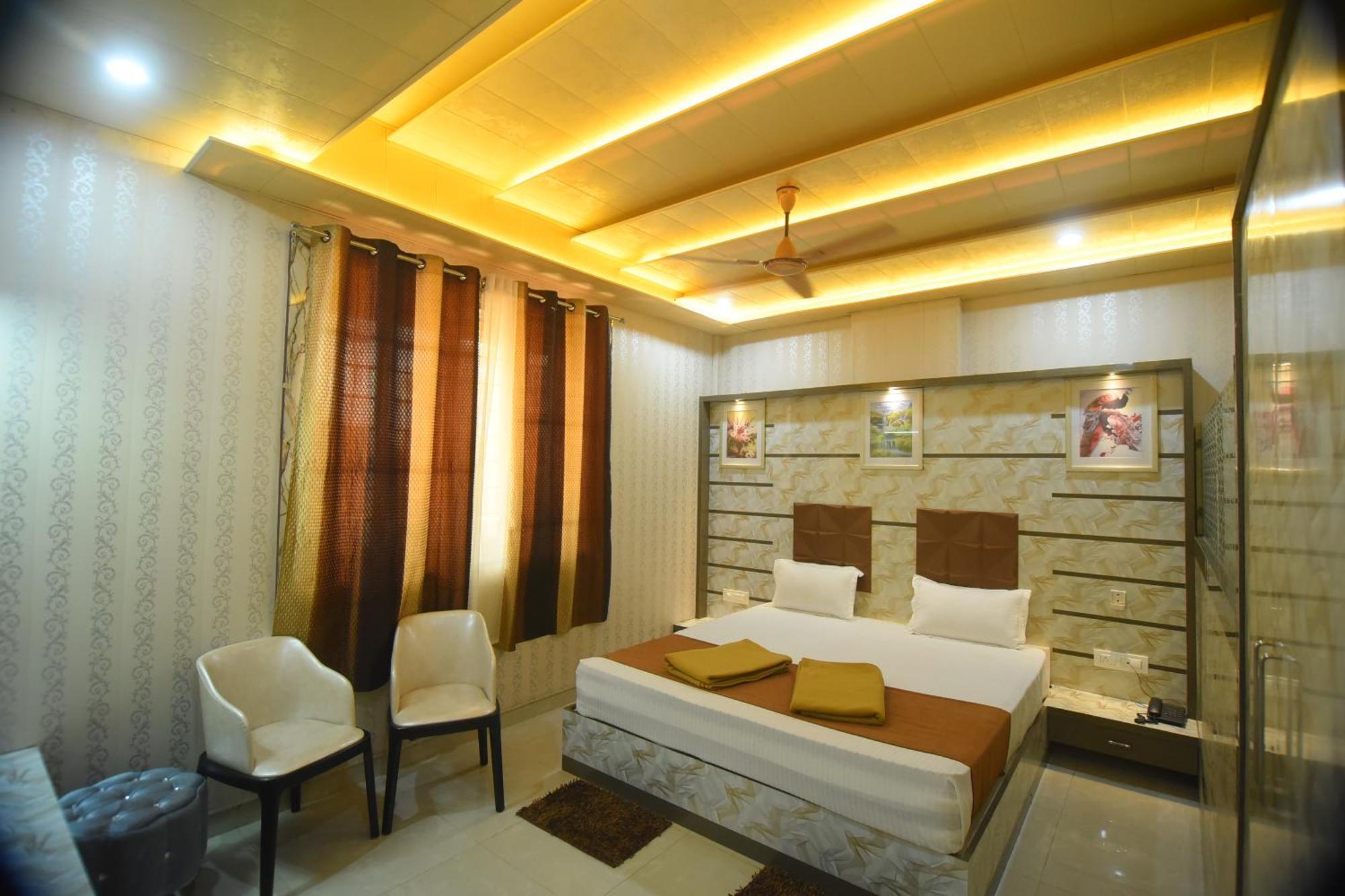 R Empire Revtree Hotel Dāvangere Exterior photo