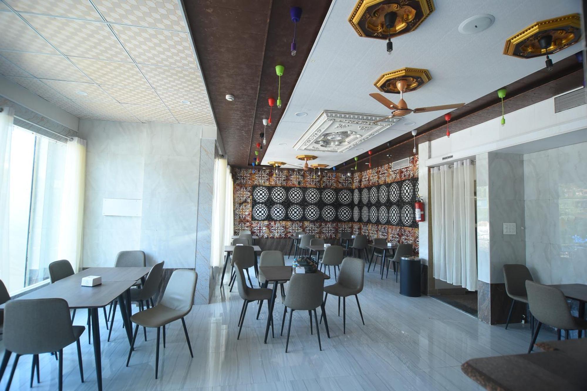 R Empire Revtree Hotel Dāvangere Exterior photo