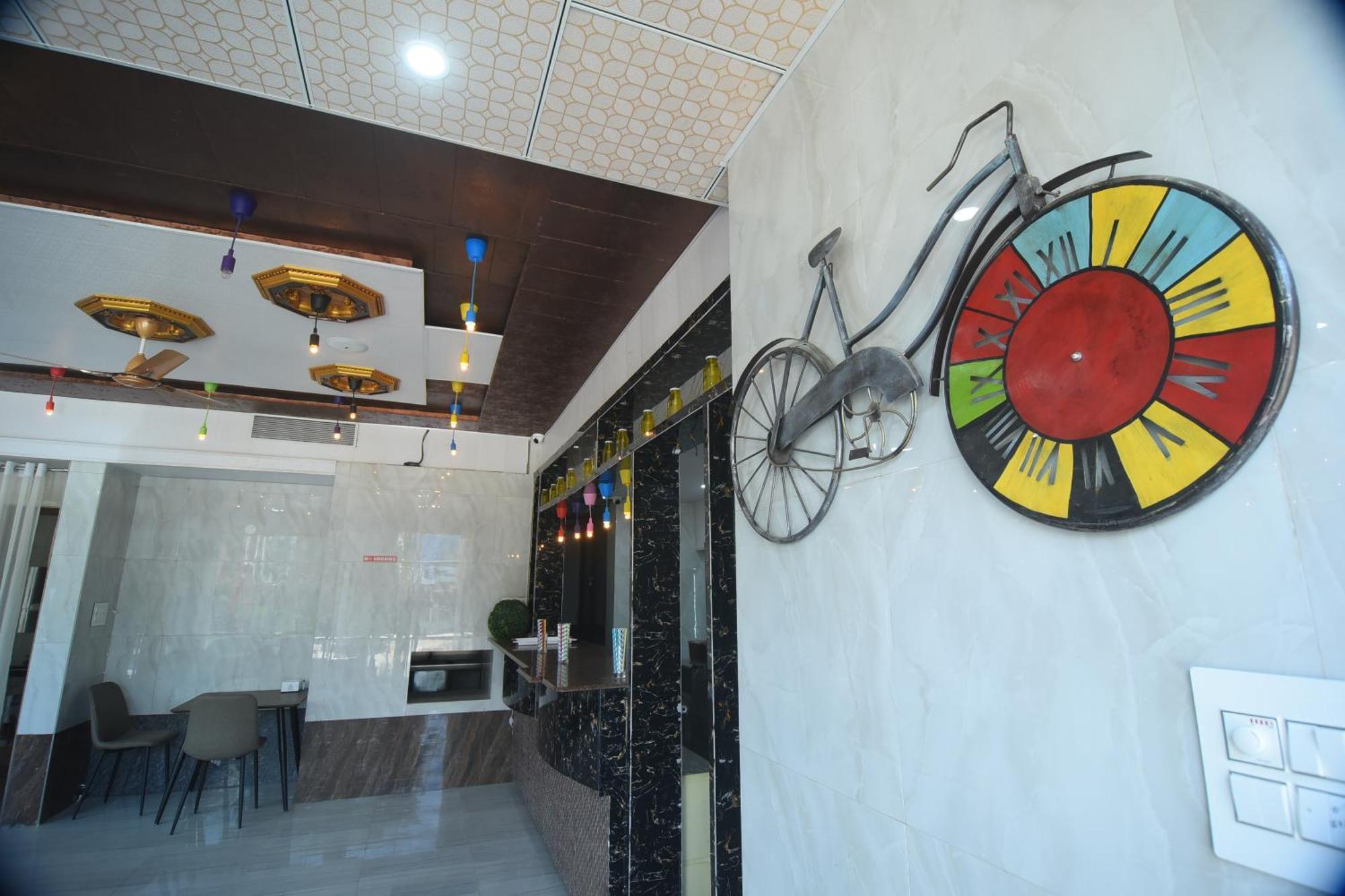 R Empire Revtree Hotel Dāvangere Exterior photo