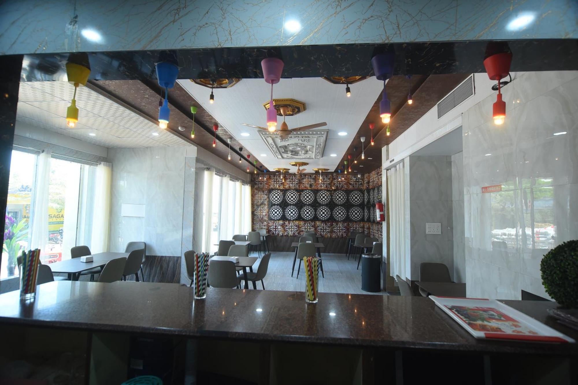 R Empire Revtree Hotel Dāvangere Exterior photo