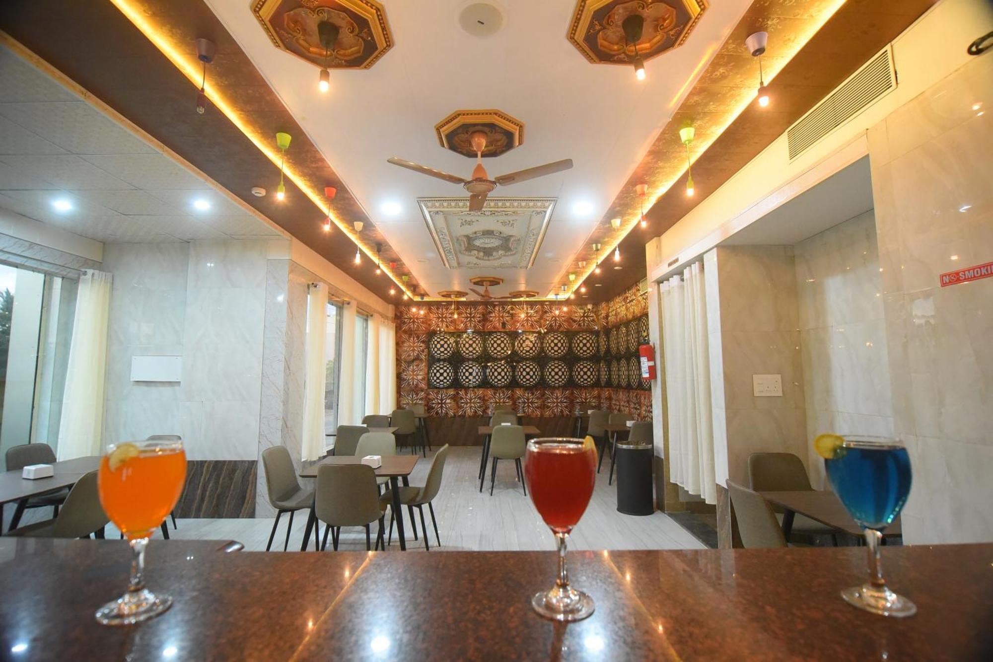 R Empire Revtree Hotel Dāvangere Exterior photo
