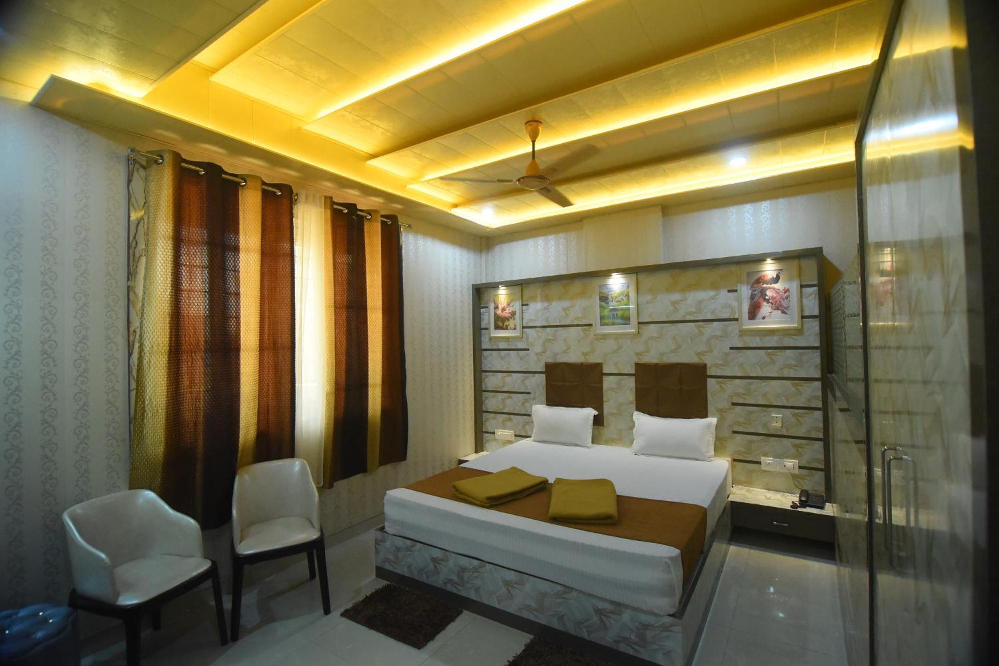 R Empire Revtree Hotel Dāvangere Exterior photo