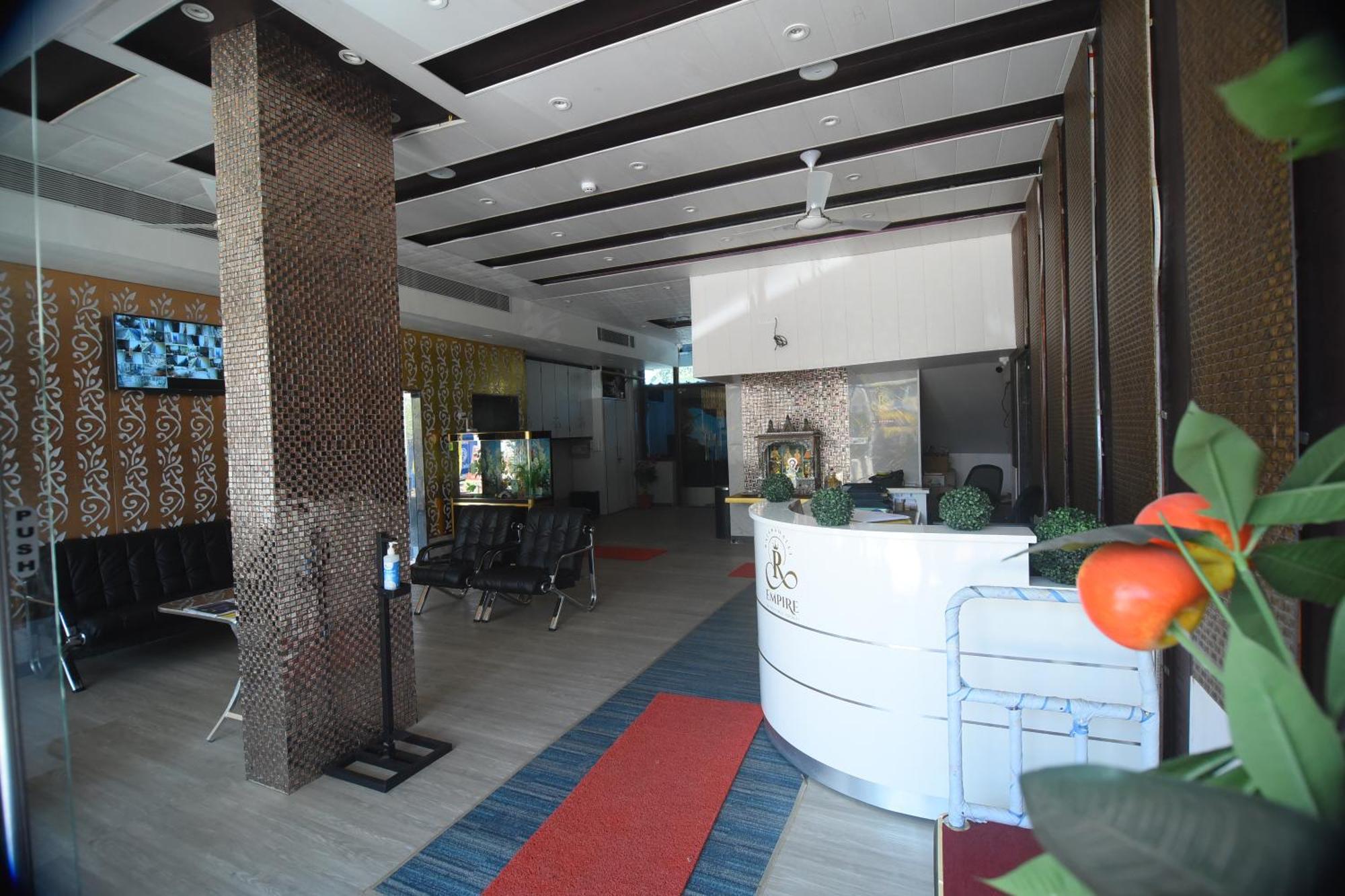 R Empire Revtree Hotel Dāvangere Exterior photo