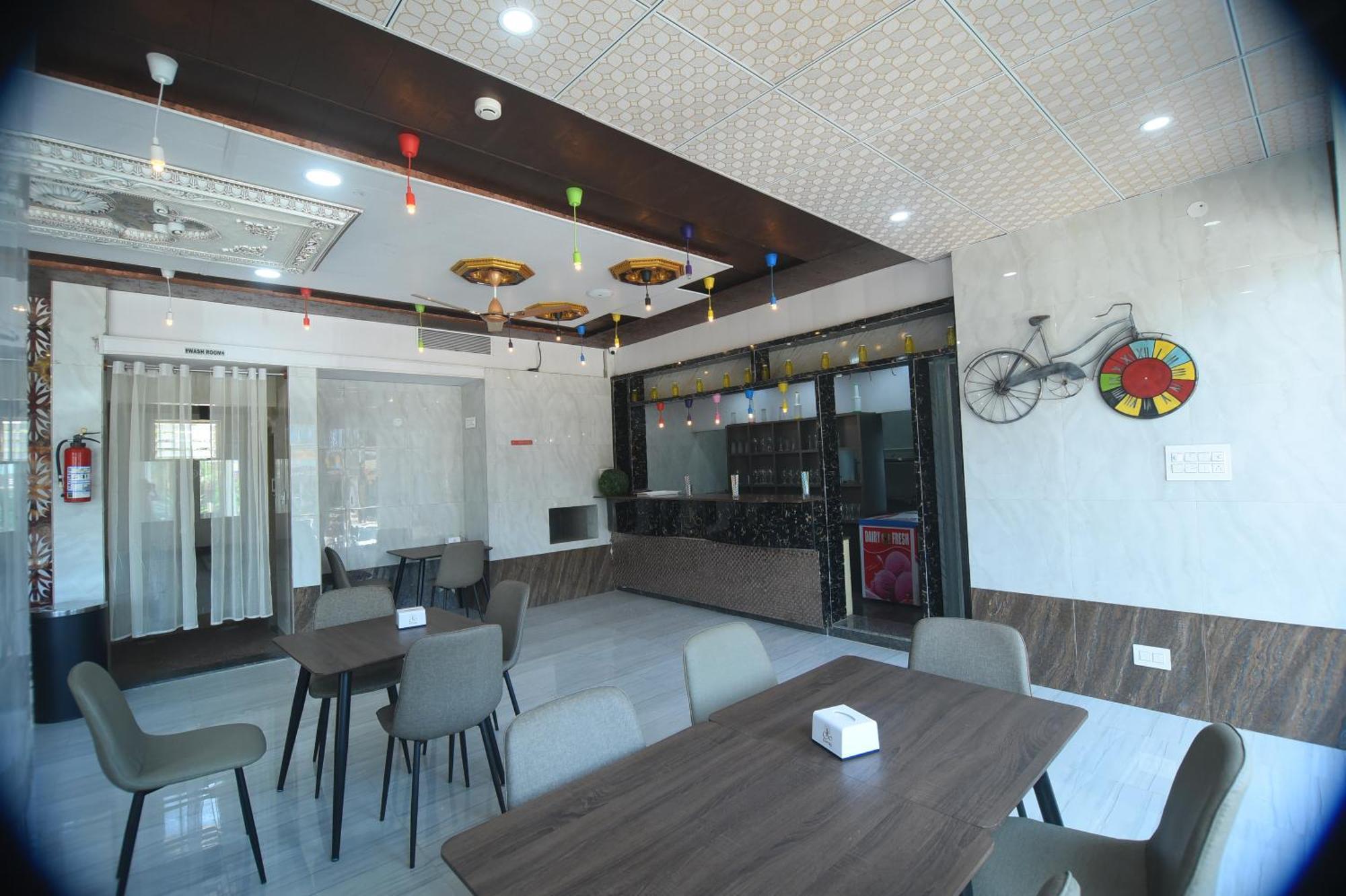 R Empire Revtree Hotel Dāvangere Exterior photo